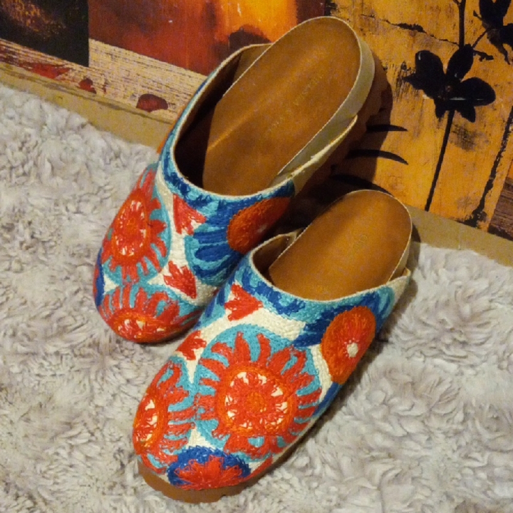 Chelsea & Violet Multicolor Embroidered Floral Mules